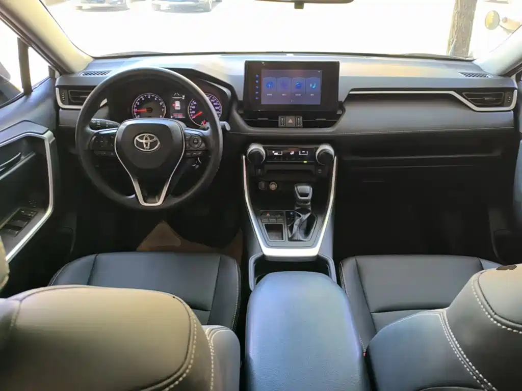 Toyota RAV4 — фото 10