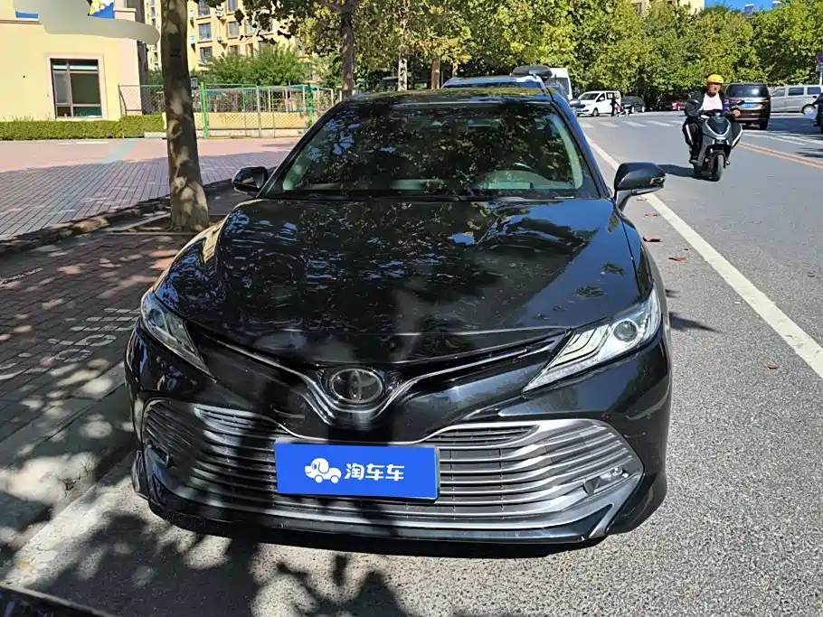 Toyota Camry — фото 2