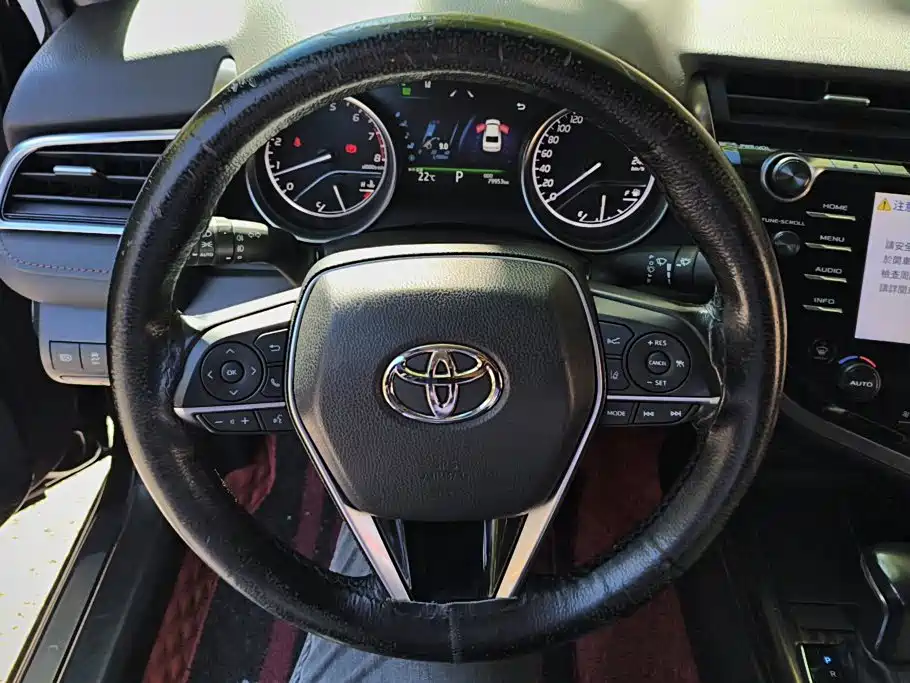 Toyota Camry — фото 15
