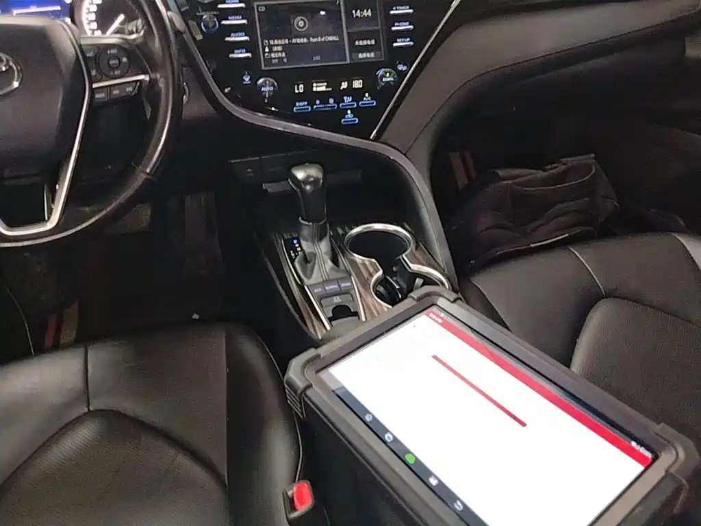 Toyota Camry — фото 14