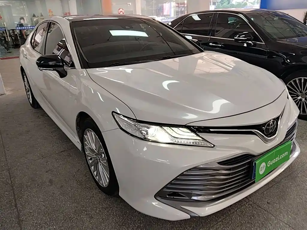 Toyota Camry — фото 4