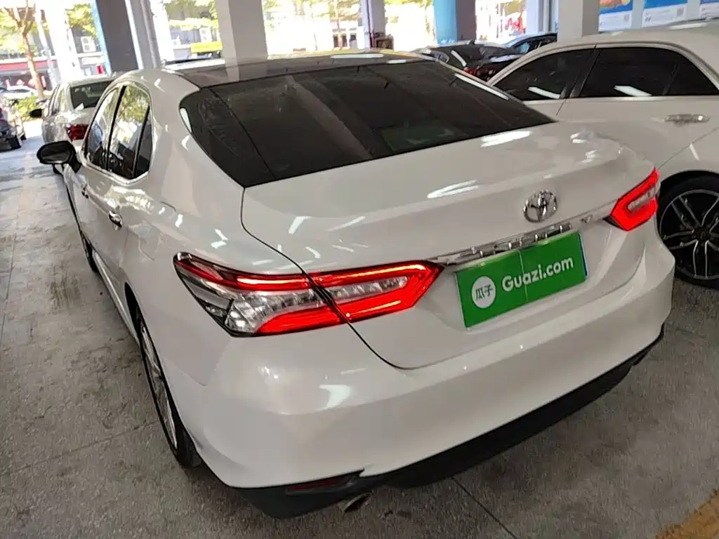 Toyota Camry — фото 5