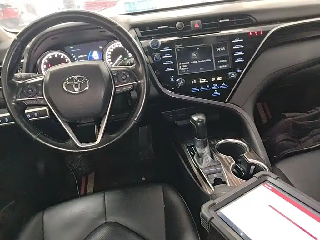 Toyota Camry — фото 10