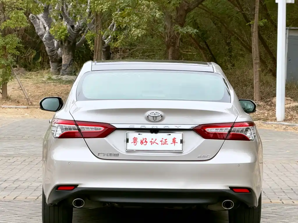 Toyota Camry — фото 5