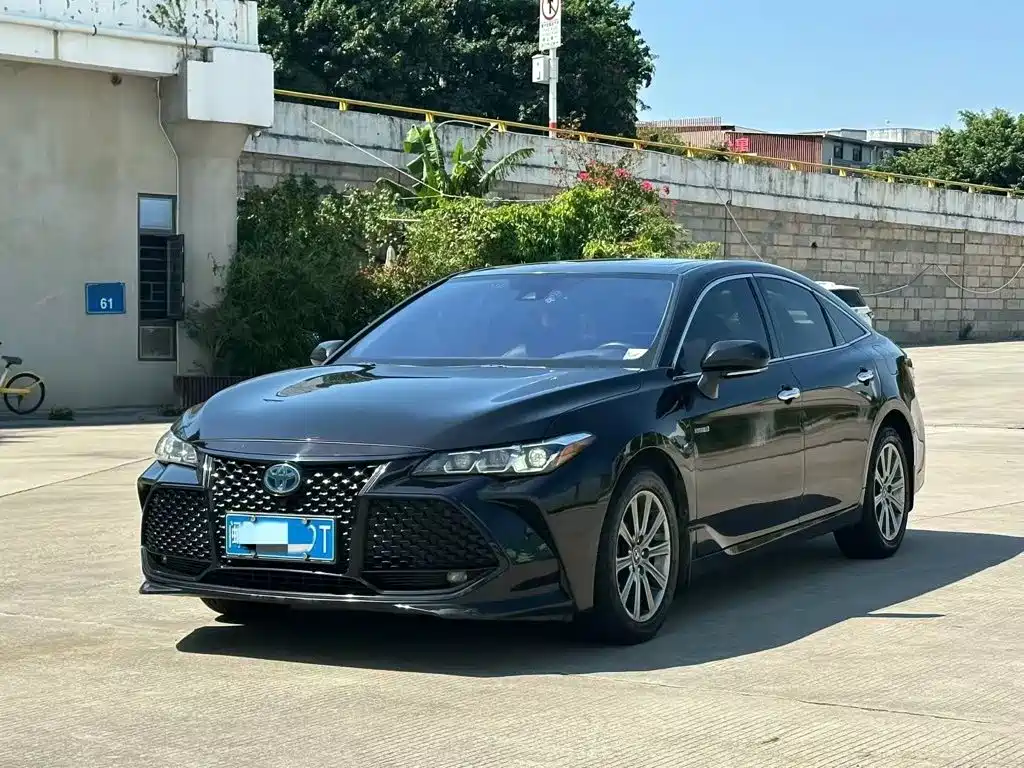 Toyota Avalon — фото 1