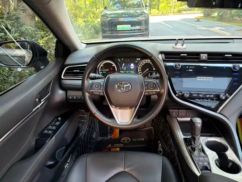 Toyota Camry — фото 19