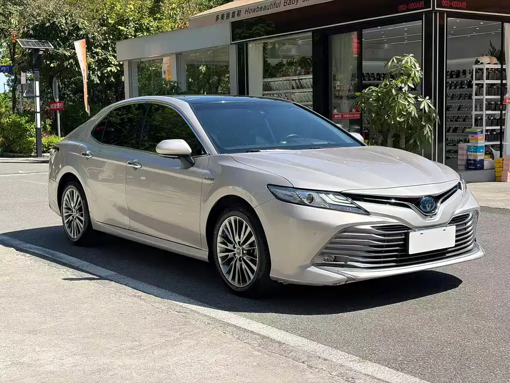 Toyota Camry — фото 3
