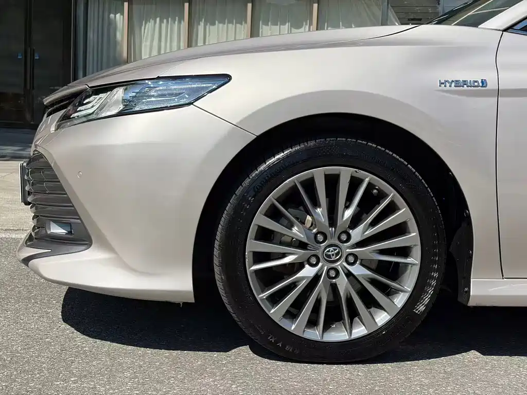 Toyota Camry — фото 4