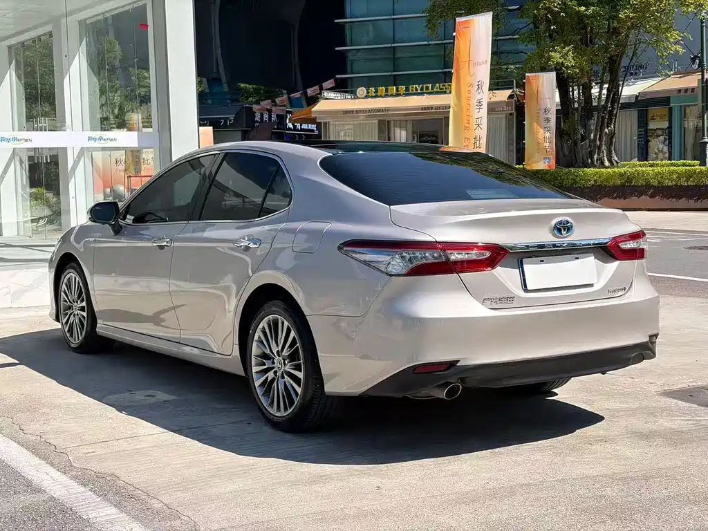 Toyota Camry — фото 7