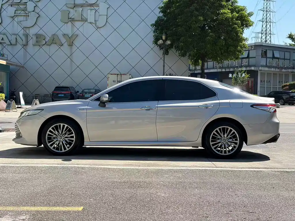 Toyota Camry — фото 8