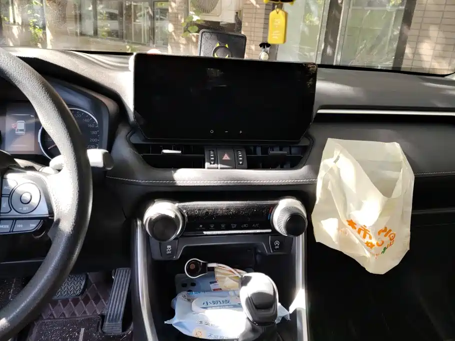 Toyota RAV4 — фото 13