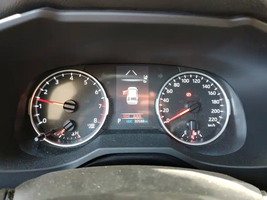 Toyota RAV4 — фото 14