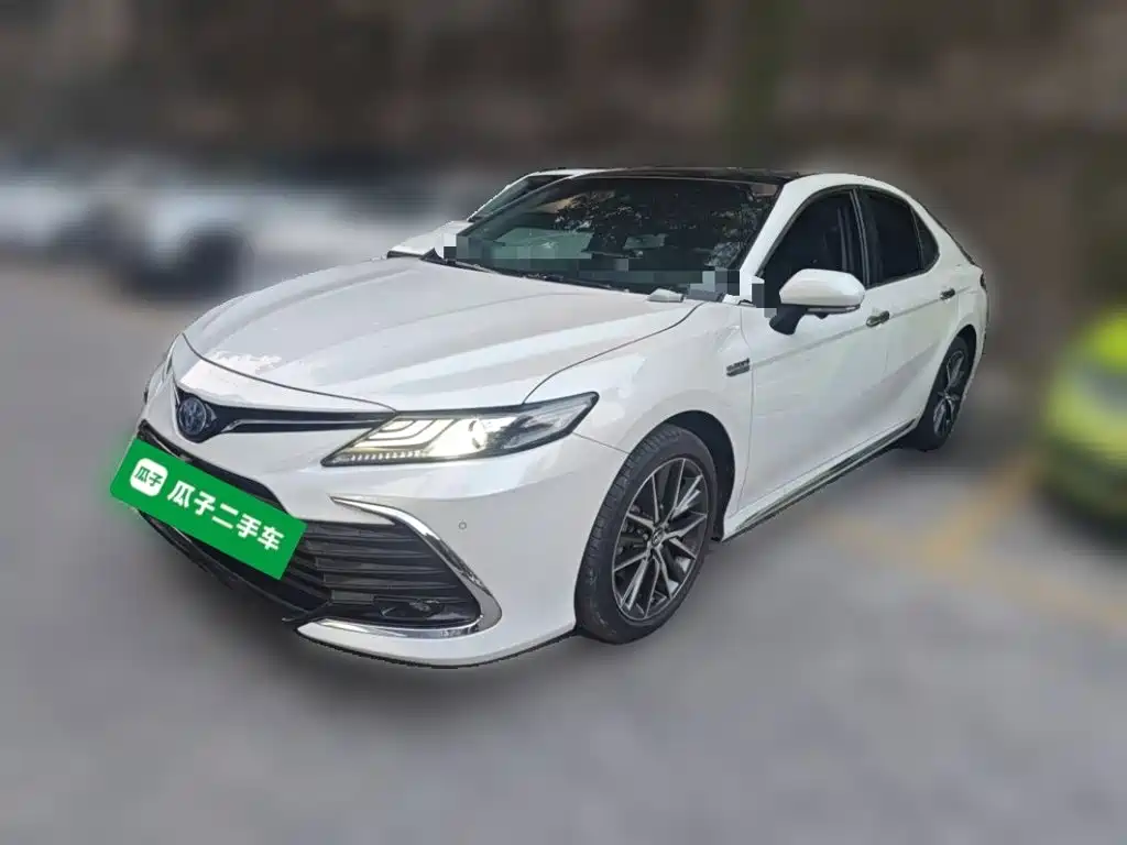 Toyota Camry — фото 2
