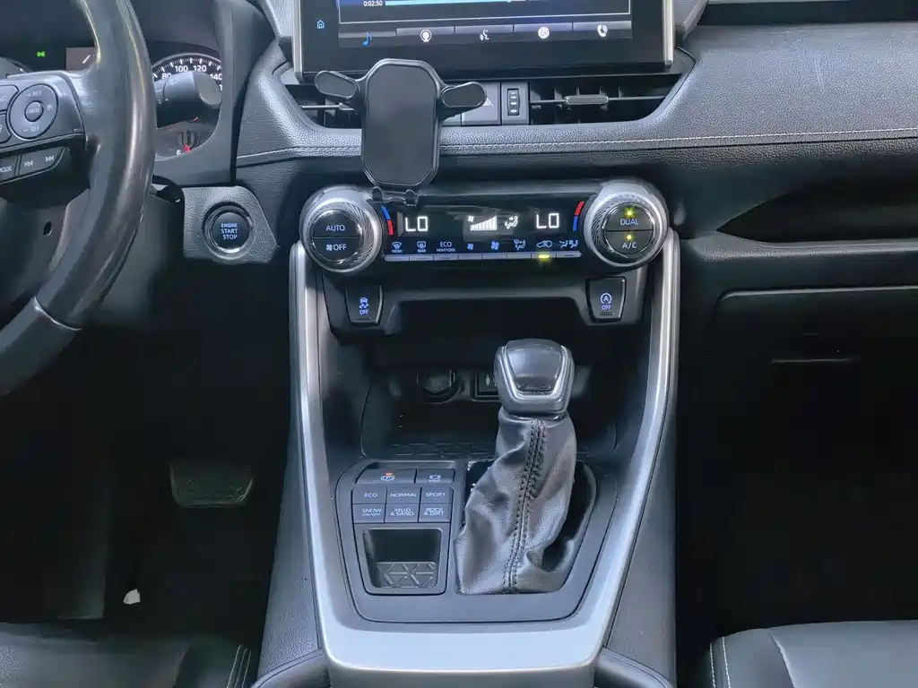 Toyota Wildlander — фото 11