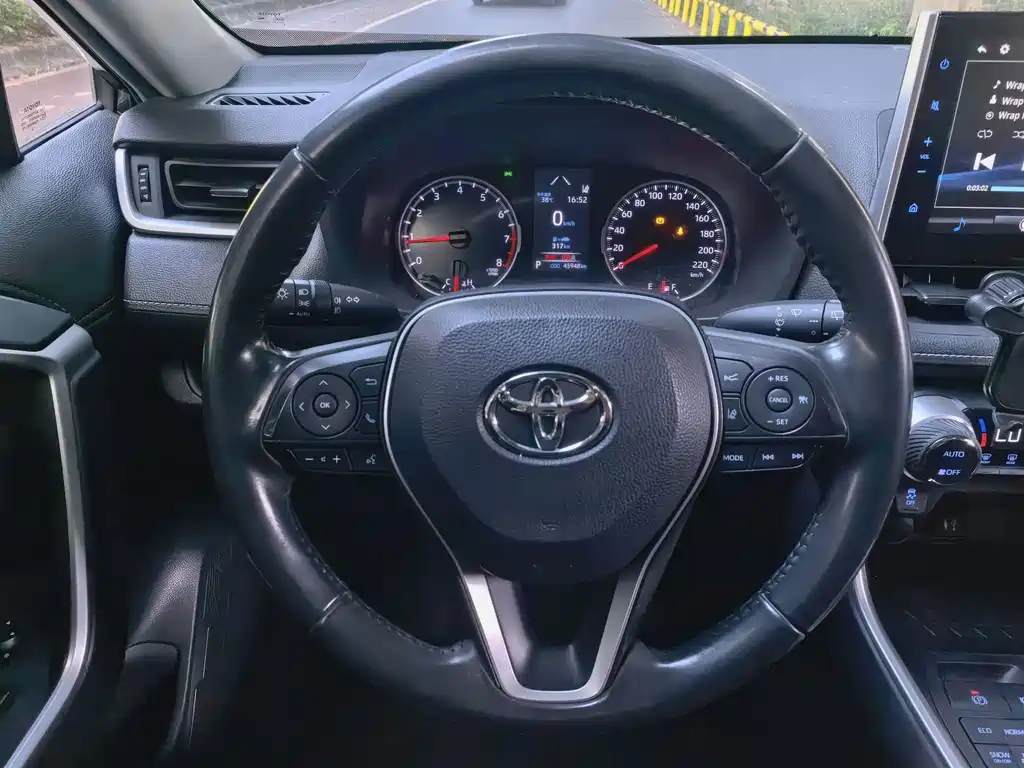 Toyota Wildlander — фото 10