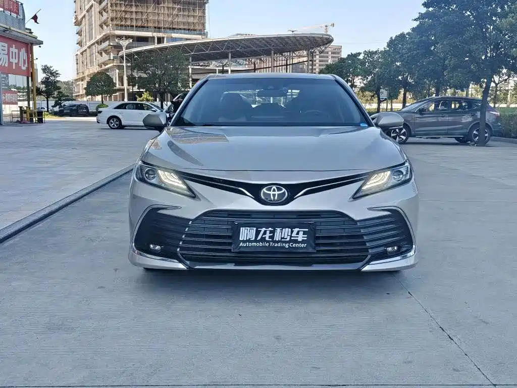 Toyota Camry — фото 2
