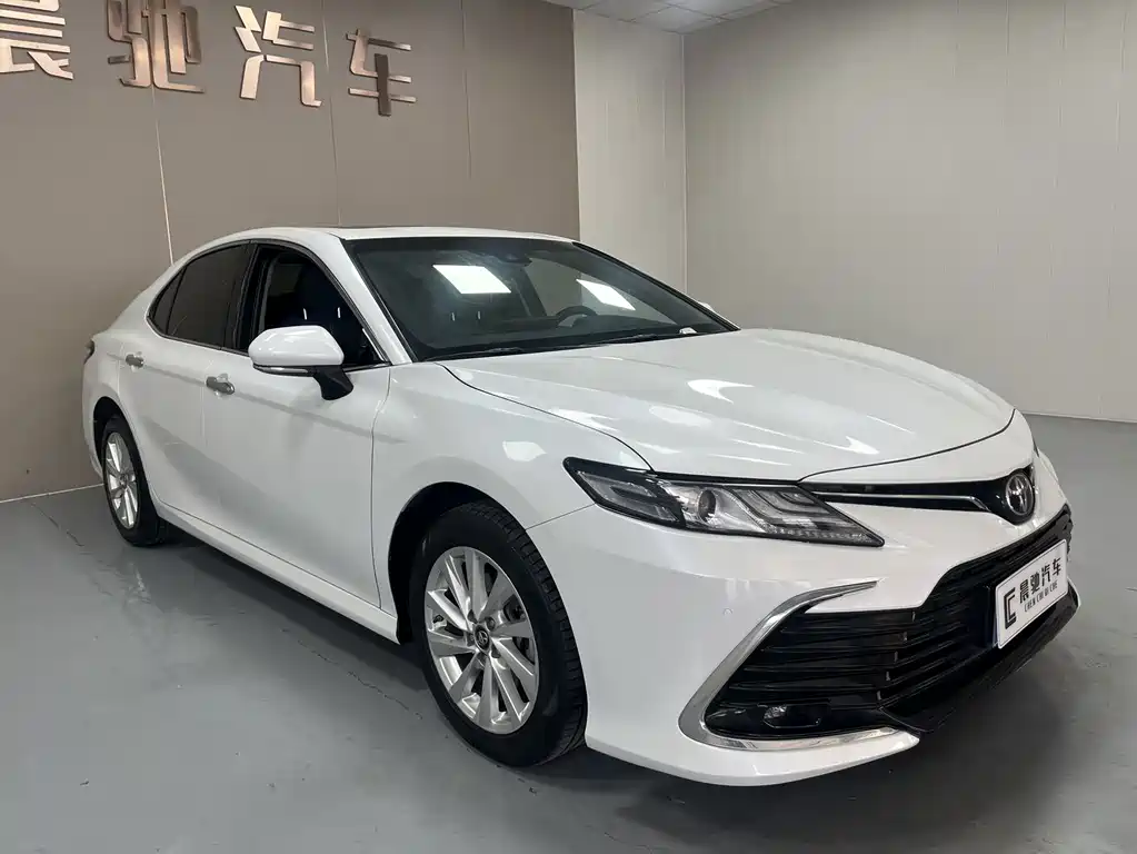 Toyota Camry — фото 3
