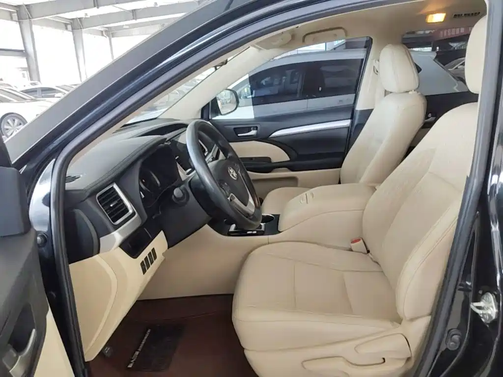 Toyota Highlander — фото 15