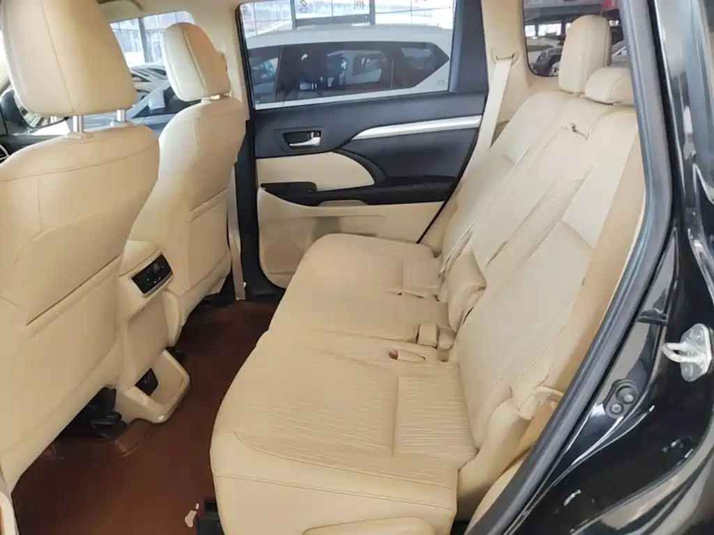 Toyota Highlander — фото 17