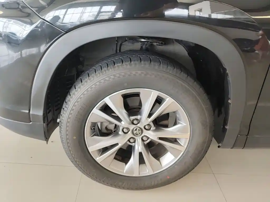 Toyota Highlander — фото 23