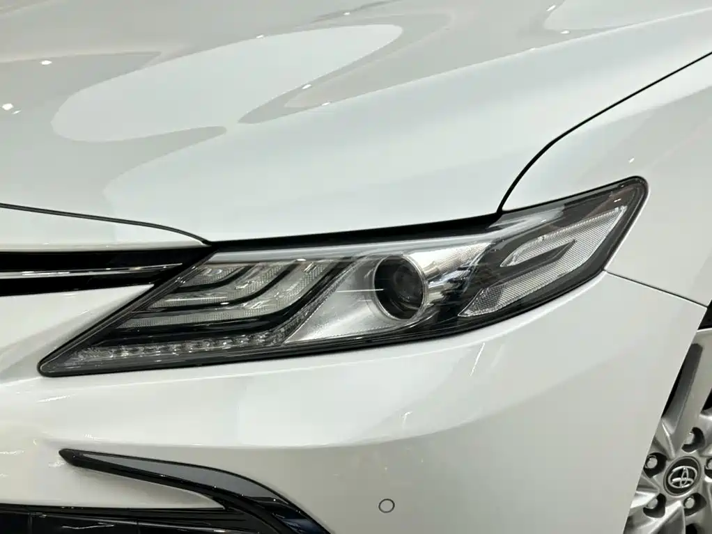 Toyota Camry — фото 17