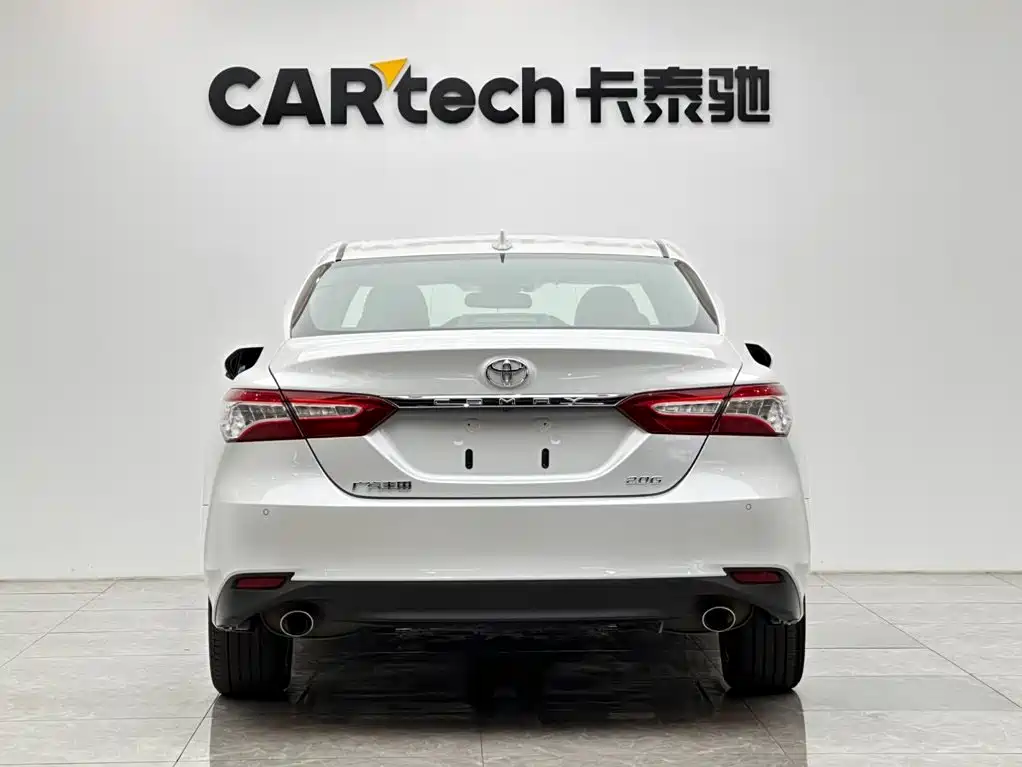Toyota Camry — фото 4