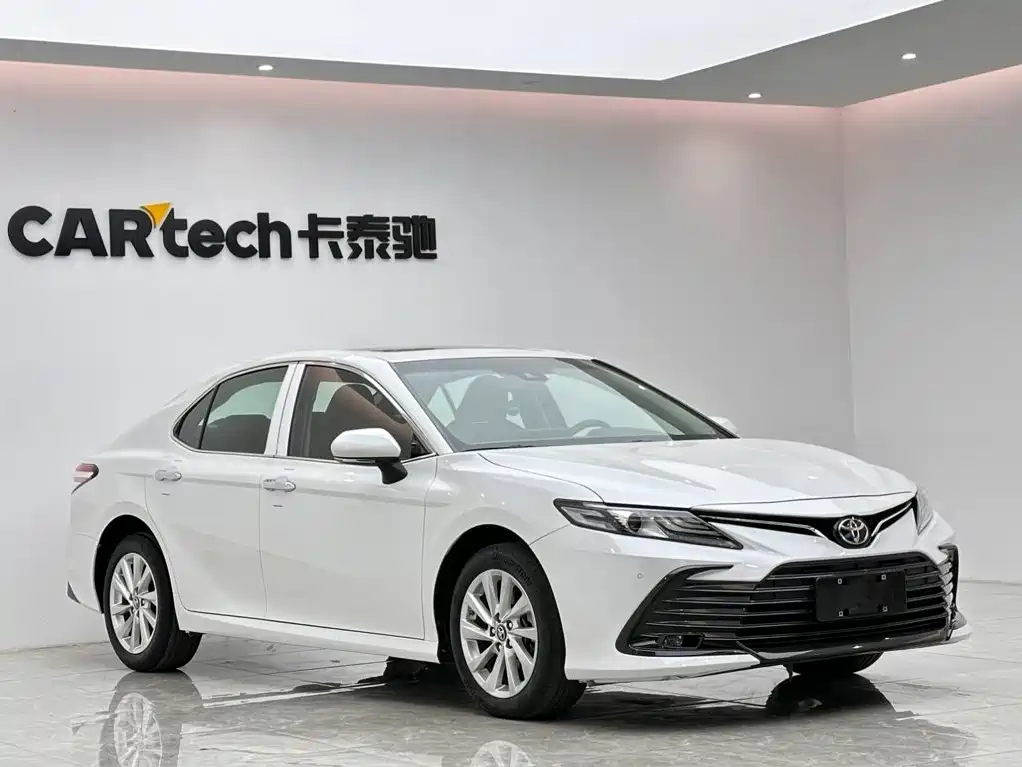 Toyota Camry — фото 6