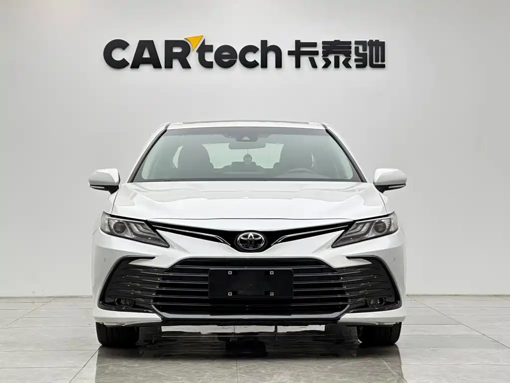 Toyota Camry — фото 7