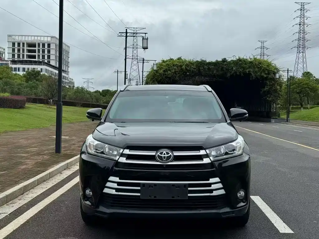 Toyota Highlander — фото 2