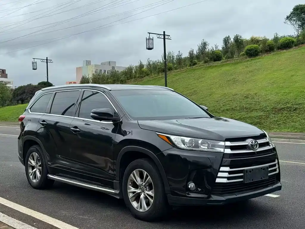 Toyota Highlander — фото 3