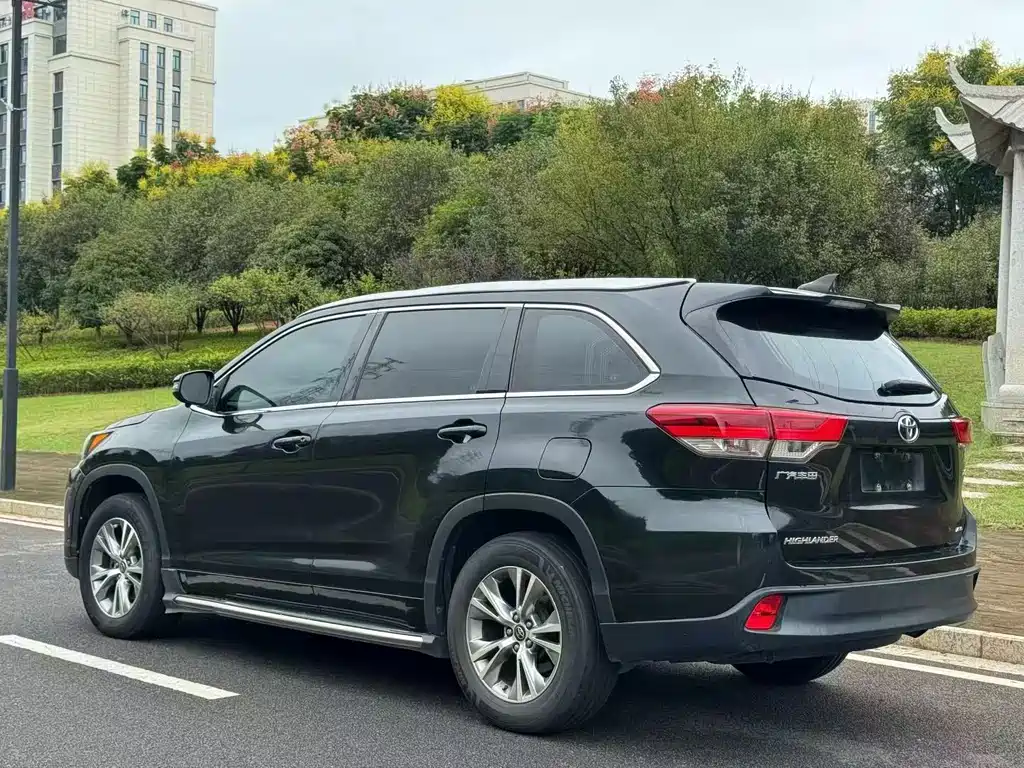Toyota Highlander — фото 7