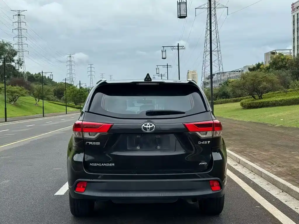 Toyota Highlander — фото 8