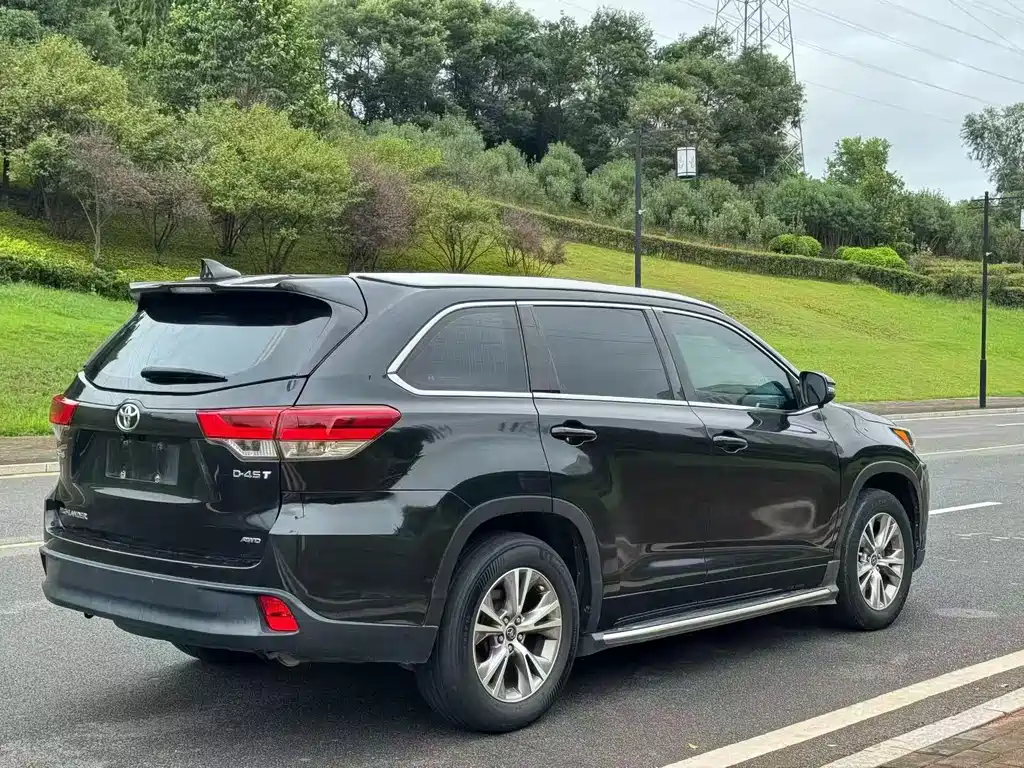 Toyota Highlander — фото 9