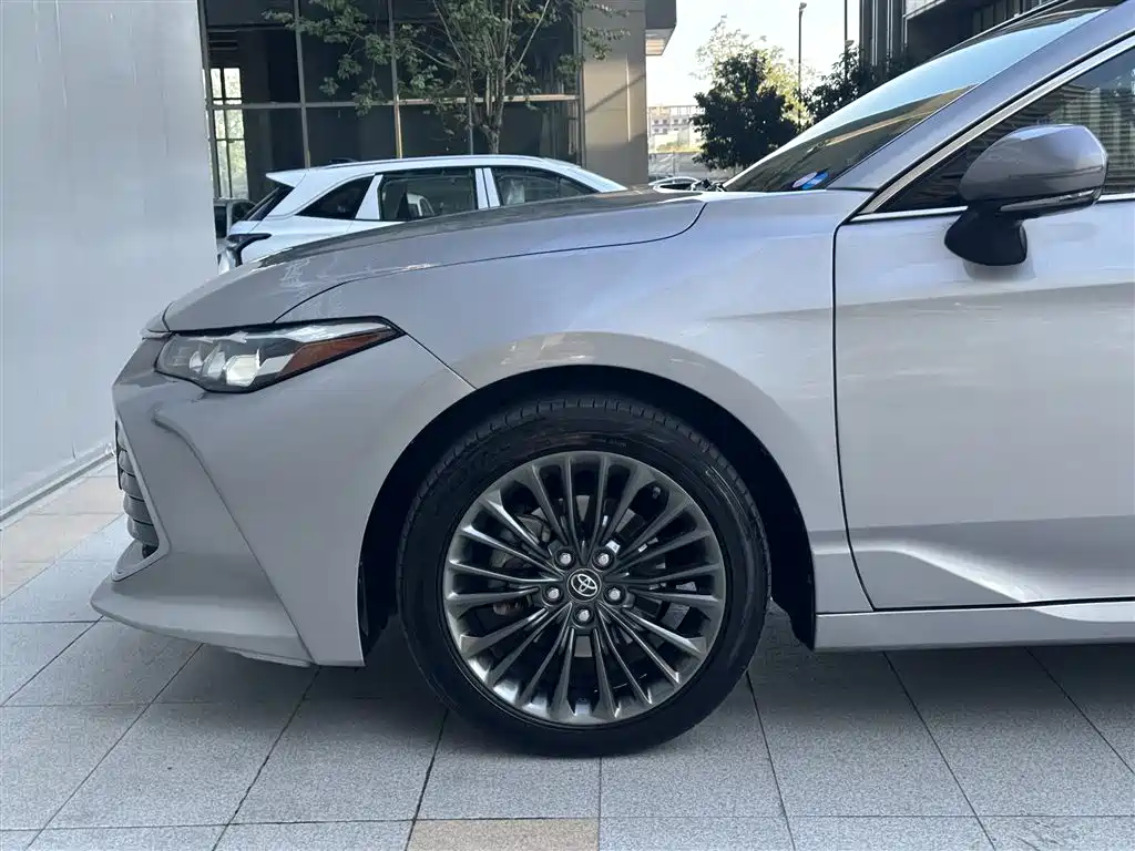 Toyota Avalon — фото 14