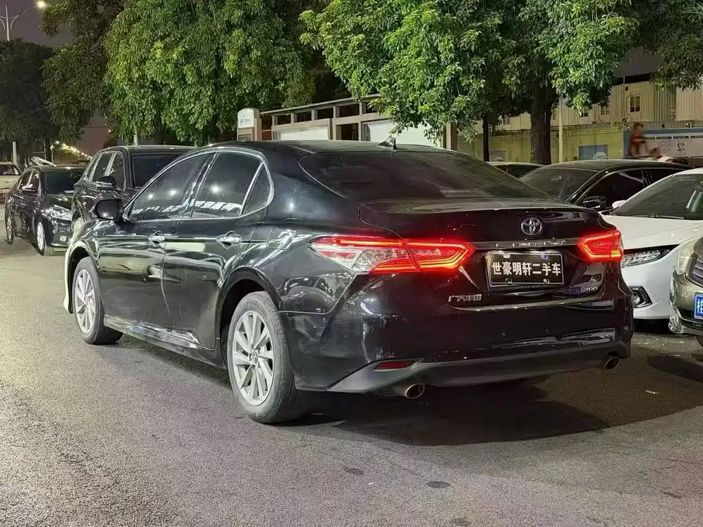 Toyota Camry — фото 8