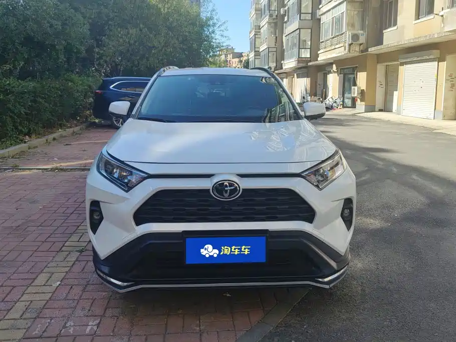 Toyota RAV4 — фото 2