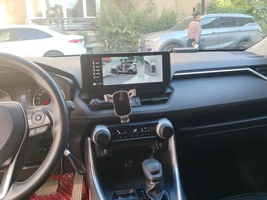 Toyota RAV4 — фото 13