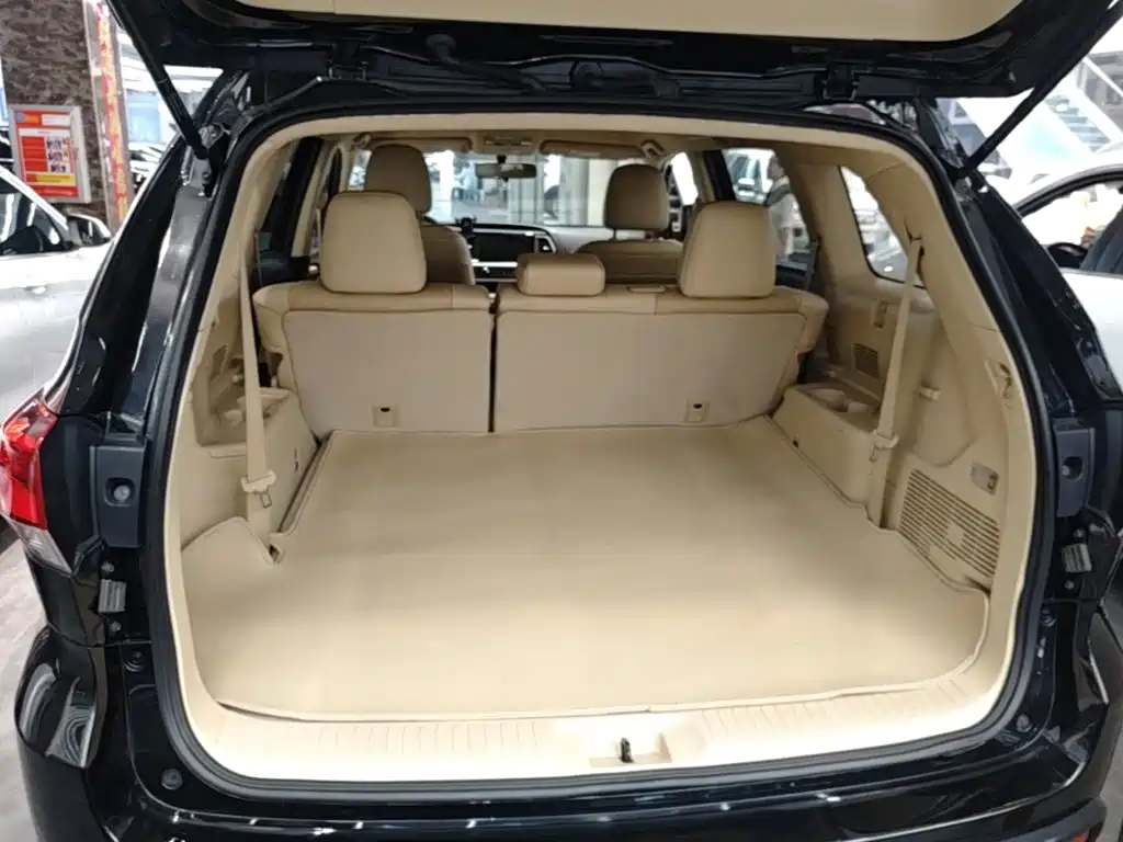 Toyota Highlander — фото 19