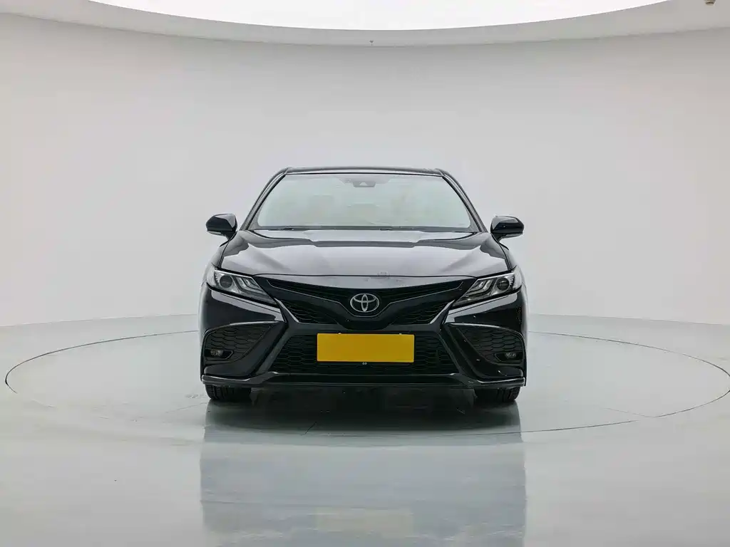 Toyota Camry — фото 2