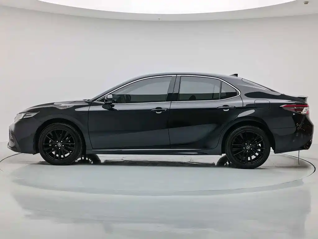 Toyota Camry — фото 7