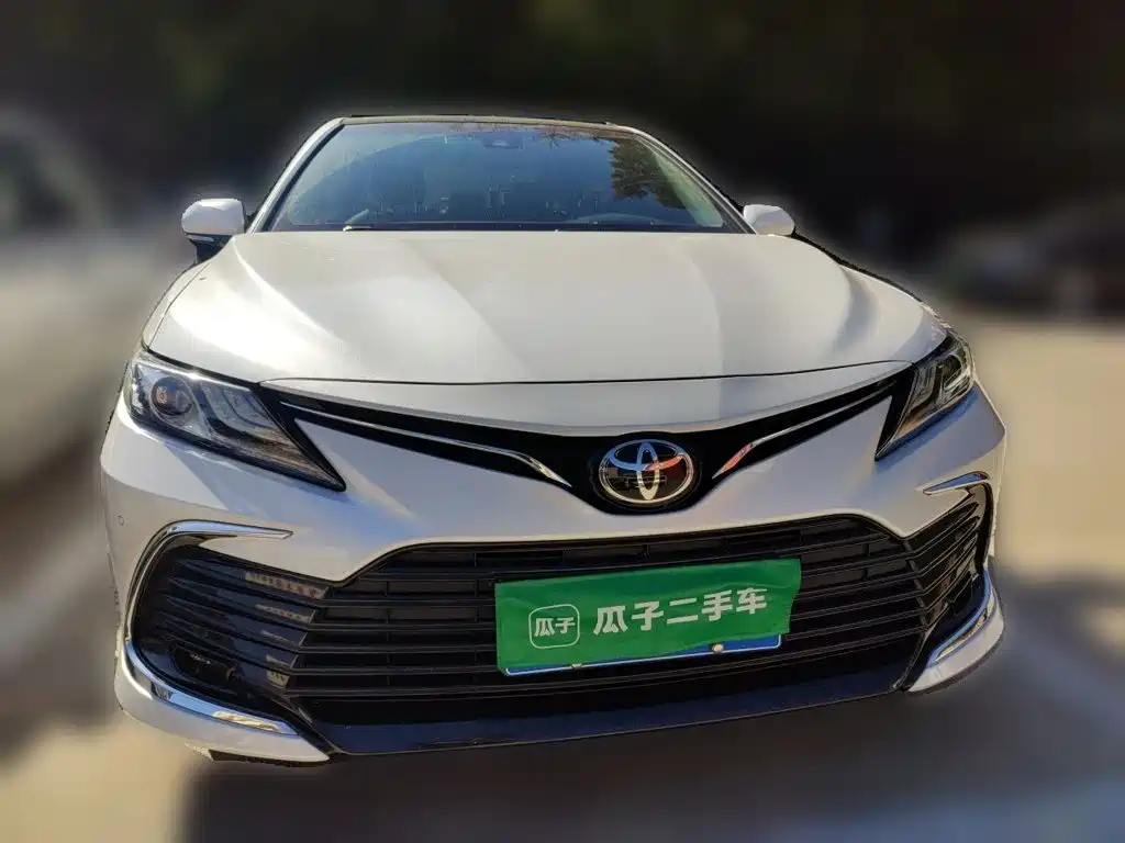 Toyota Camry — фото 2