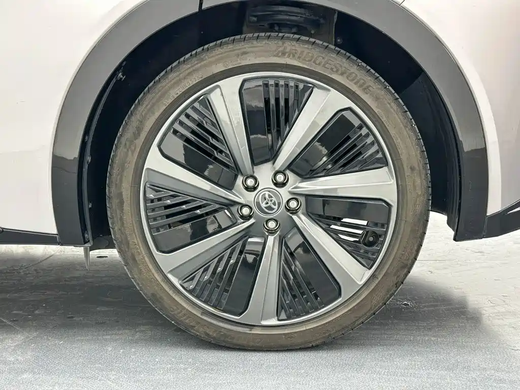 Toyota bZ5 — фото 30