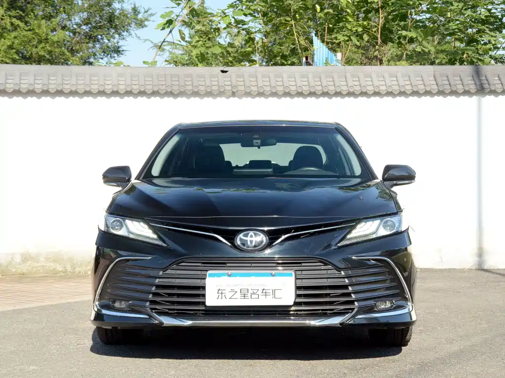 Toyota Camry — фото 2