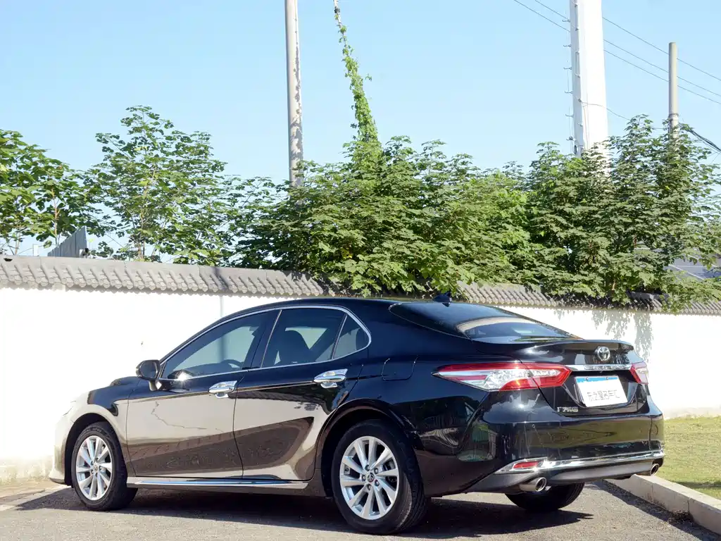 Toyota Camry — фото 5
