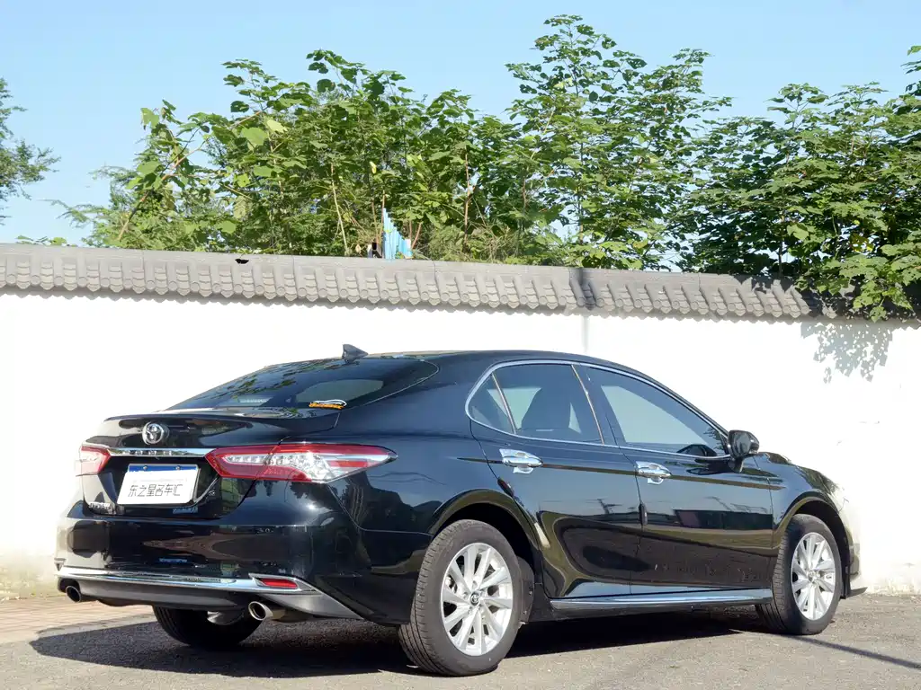 Toyota Camry — фото 6