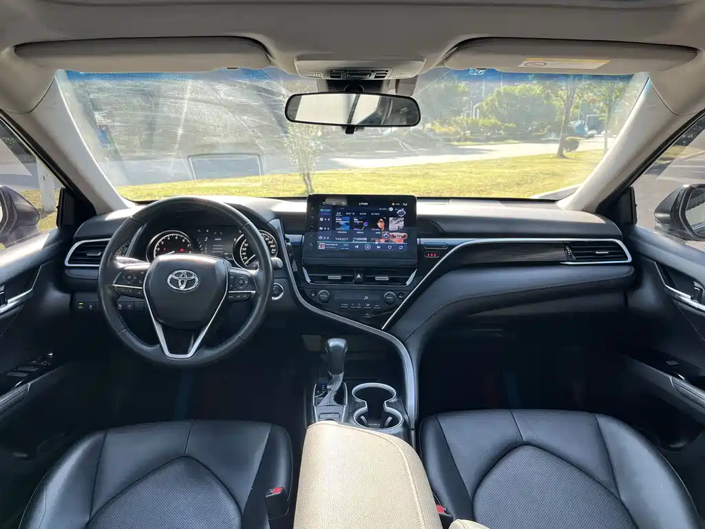 Toyota Camry — фото 8