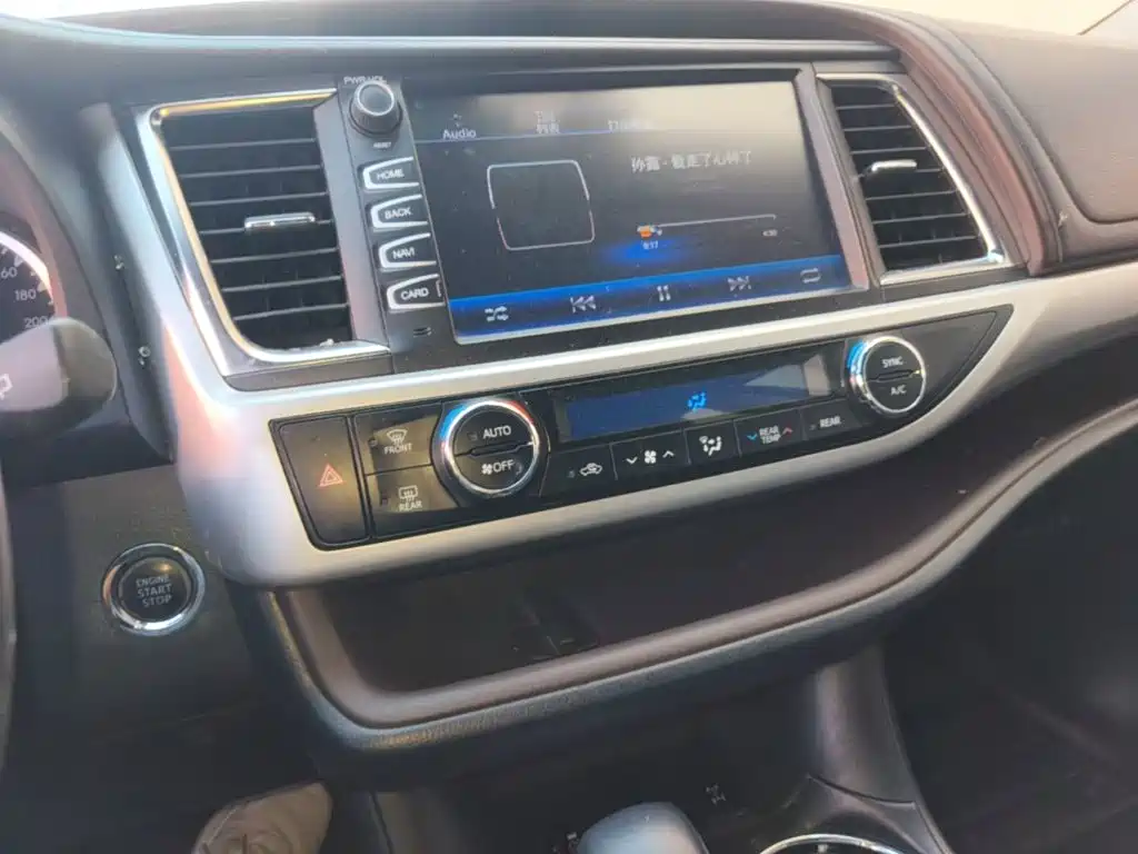Toyota Highlander — фото 13