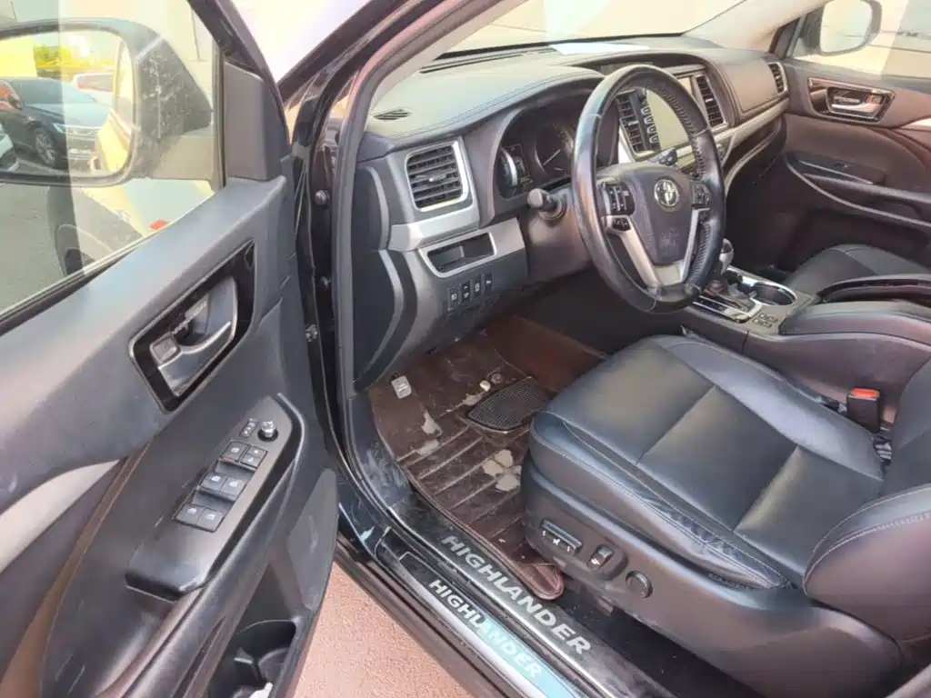 Toyota Highlander — фото 16