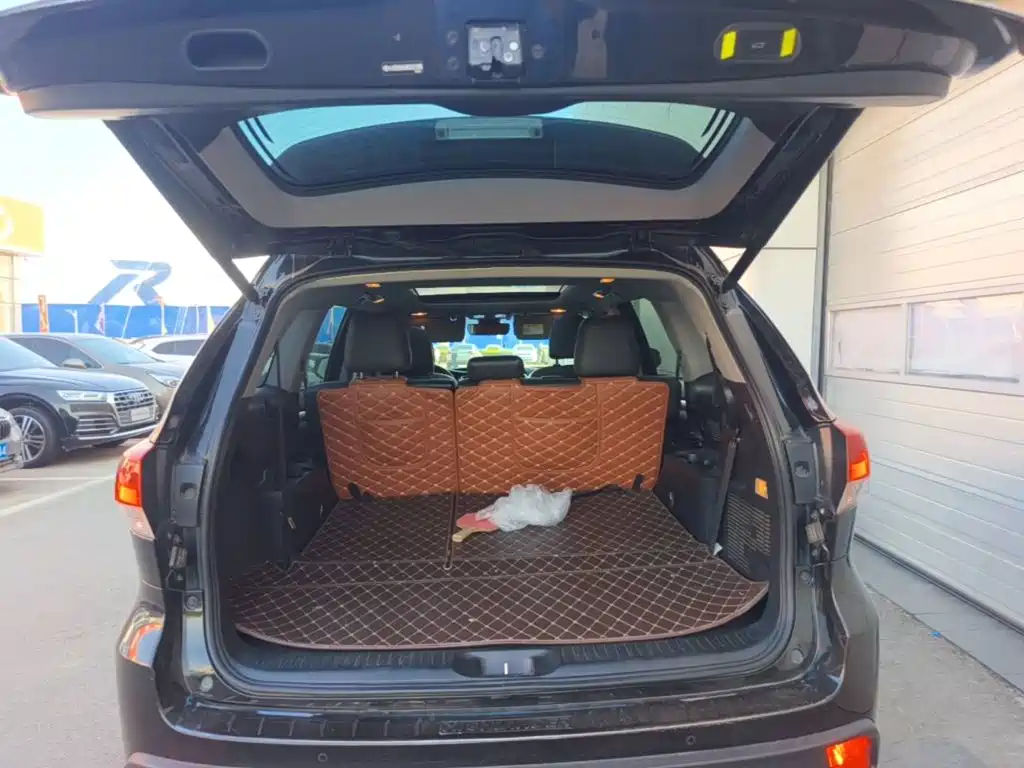 Toyota Highlander — фото 19