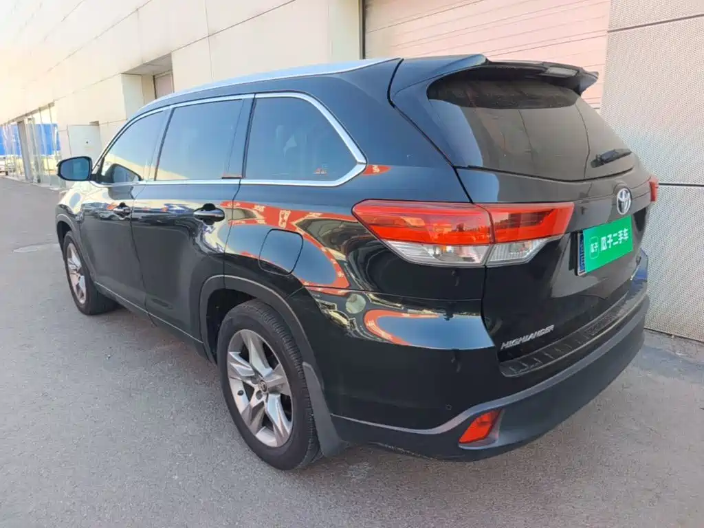Toyota Highlander — фото 5